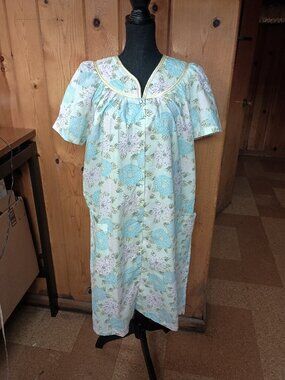 Vintage Housecoat Large Seersucker Cotton Floral Grandmacore Elegant Emily EUC
